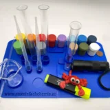 Experimentierset in blau von oben gesehen